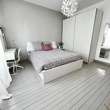 Apartment Centre *